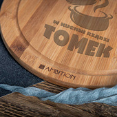 Grawerowana deska do krojenia na prezent DLA NIEGO TOMEK RZĄDZI