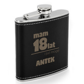 Piersiówka w skórze z grawerem z okazji 18 URODZIN