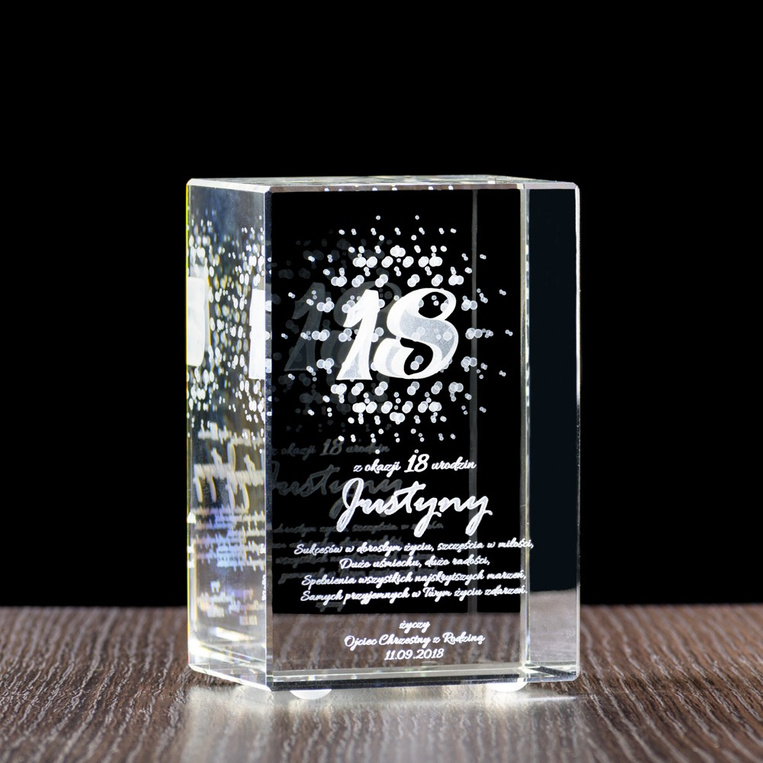 Statuetka 3D na 18 Urodziny - personalizacja grawerem