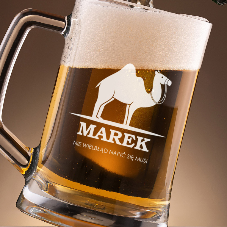 Kufel z żartobliwym grawerem – NIE WIELBŁĄD NAPIĆ SIĘ MUSI