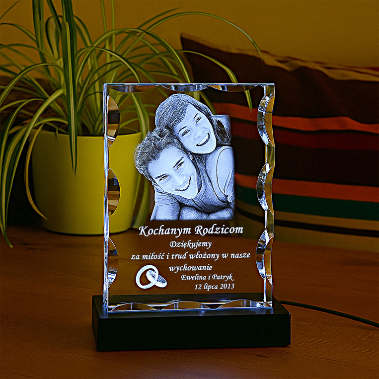 Statuetka 3D z Twoim zdjęciem – fotokryształ LED na rocznicę ślubu