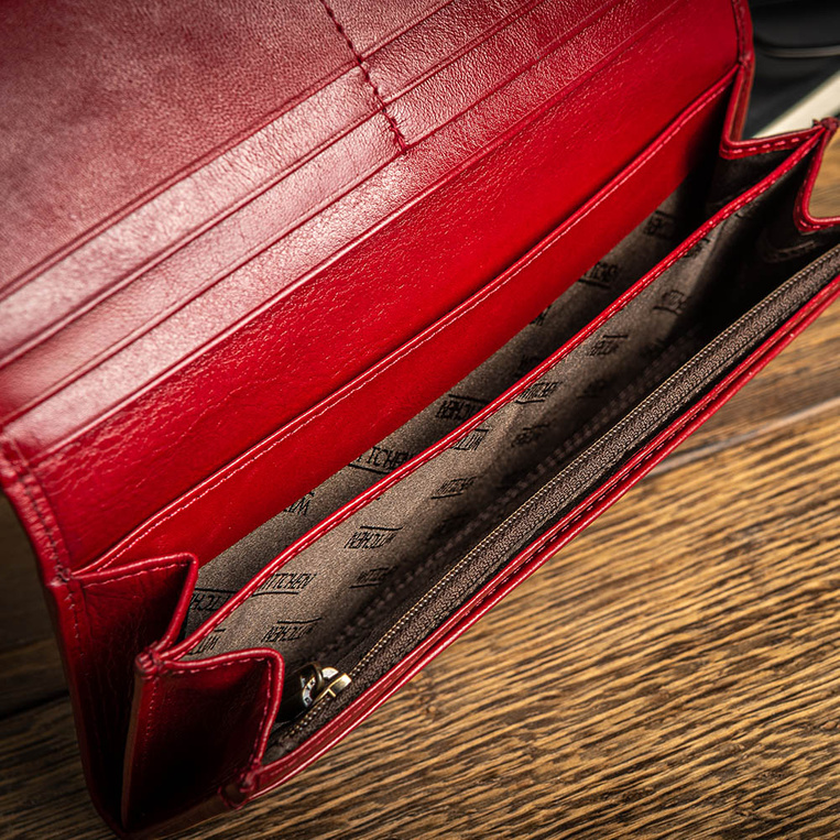 Wiśniowy Portfel Wittchen z Złotymi Inicjałami - Ekskluzywny Prezent