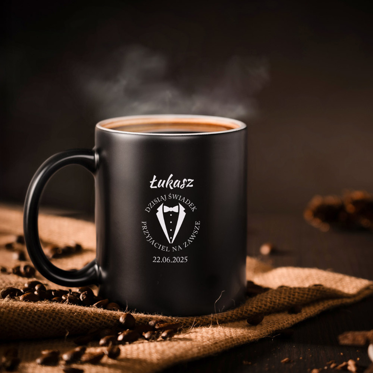 Czarny kubek dla świadka z grawerem – imię, data i wyjątkowa dedykacja
