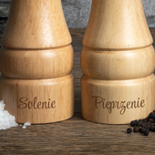 Młynek do soli i pieprzu z grawerem "Solenie" i "Pieprzenie"