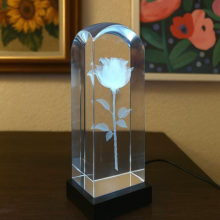 Kryształ z różą 3D na podstawce LED – wyjątkowy, personalizowany prezent