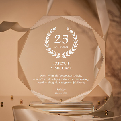 Szklana statuetka z grawerem na 25 ROCZNICĘ ŚLUBU – prezent na srebrną rocznicę