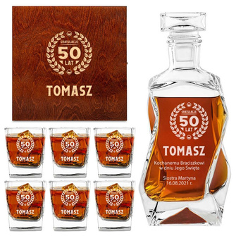 Karafka łamana w komplecie z 6 szklankami i drewnianą skrzynką na 50 URODZINY