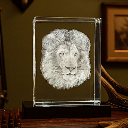 Statuetka 3D Lew z podświetleniem LED – trofeum z Wielkiej Piątki w szkle