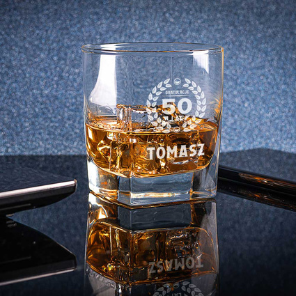 Grawerowana szklanka do whisky z okazji 50 URODZIN
