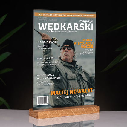 Statuetka ze szkła akrylowego 21x30 cm – Okładka „Magazyn Wędkarski”