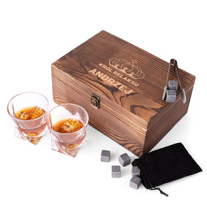 Zestaw do whisky Król Relaksu + imię – prezent dla niego