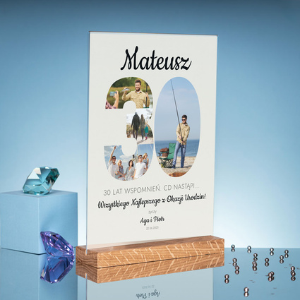Statuetka z plexi  – Prezent na 30 urodziny ze zdjęciami i dedykacją