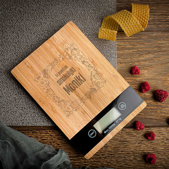 NA PREZENT Waga kuchenna prostokątna z grawerem SMAKOŁYKI MONIKI