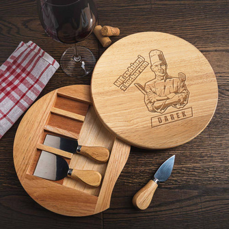 GRAWEROWANA deska do serów z nożami - NIE ZADZIERAJ Z KUCHARZEM na prezent