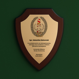 Dyplom tarcza dla żołnierza Straży Granicznej. Podziękowania Gratulacje