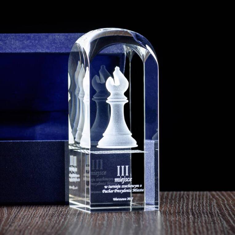 Nagroda w konkursie szachowym - GONIEC grawer w szklanej statuetce