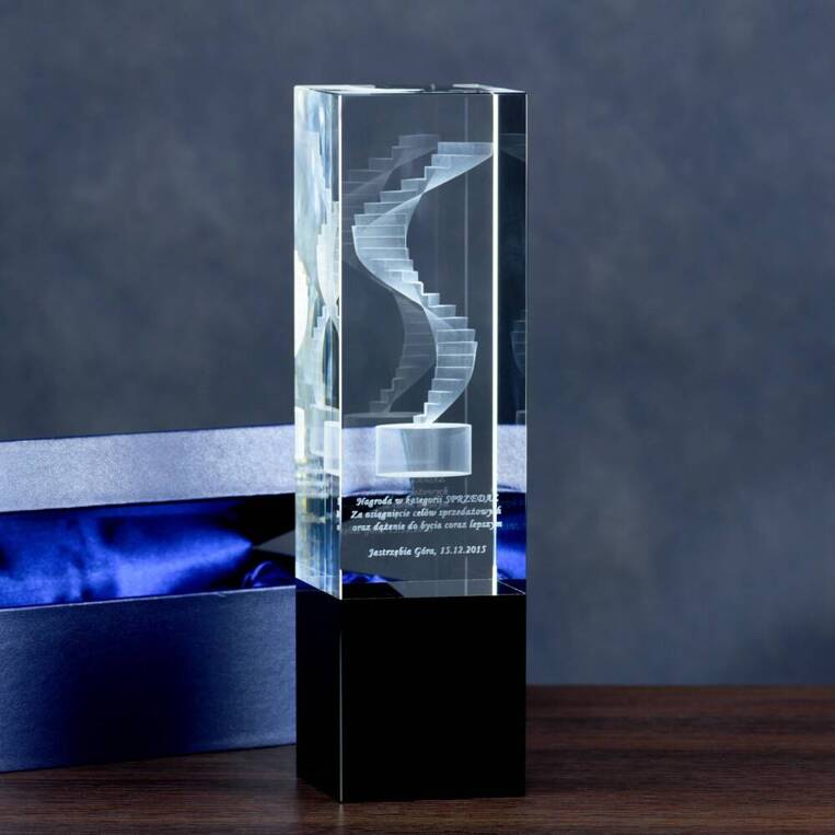 Nagroda za OSIĄGNIĘCIA BIZNESOWE - schody 3D w szklanej statuetce