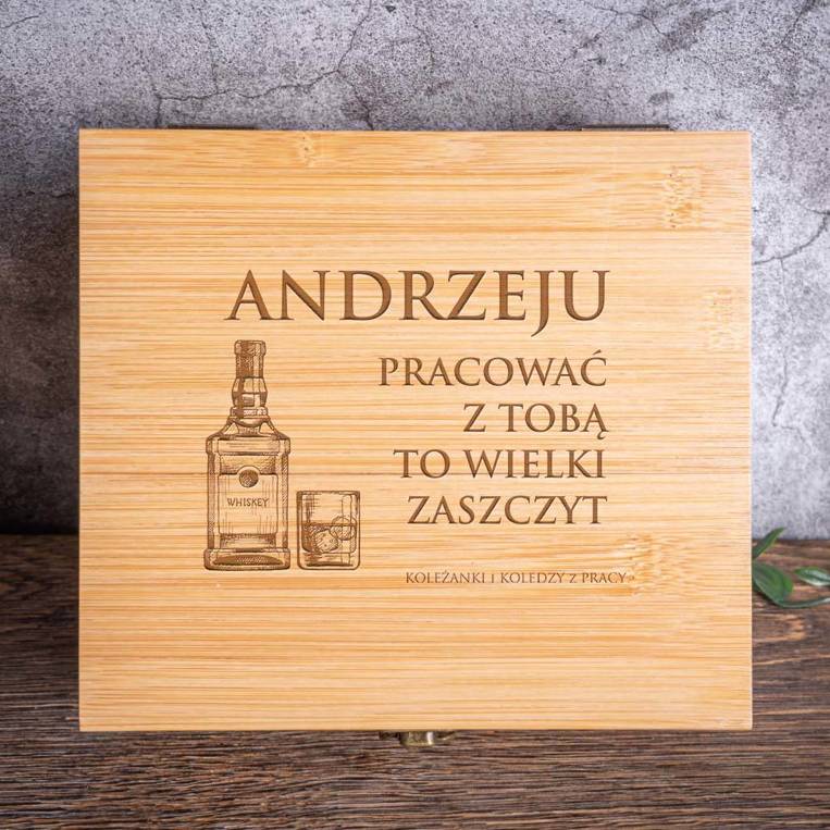 Prezent dla kolegi z pracy ZESTAW DO WHISKY z grawerem 